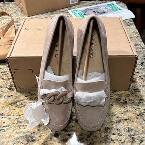 Never Worn Bella Vita shoes